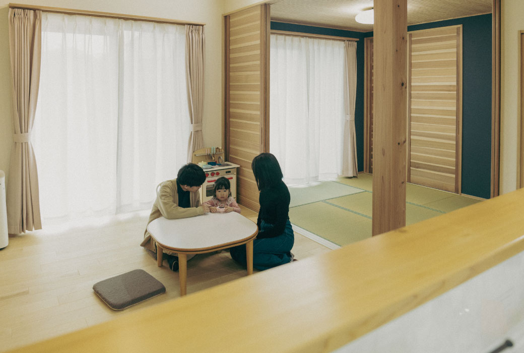 さんかく屋根の和テイストな家