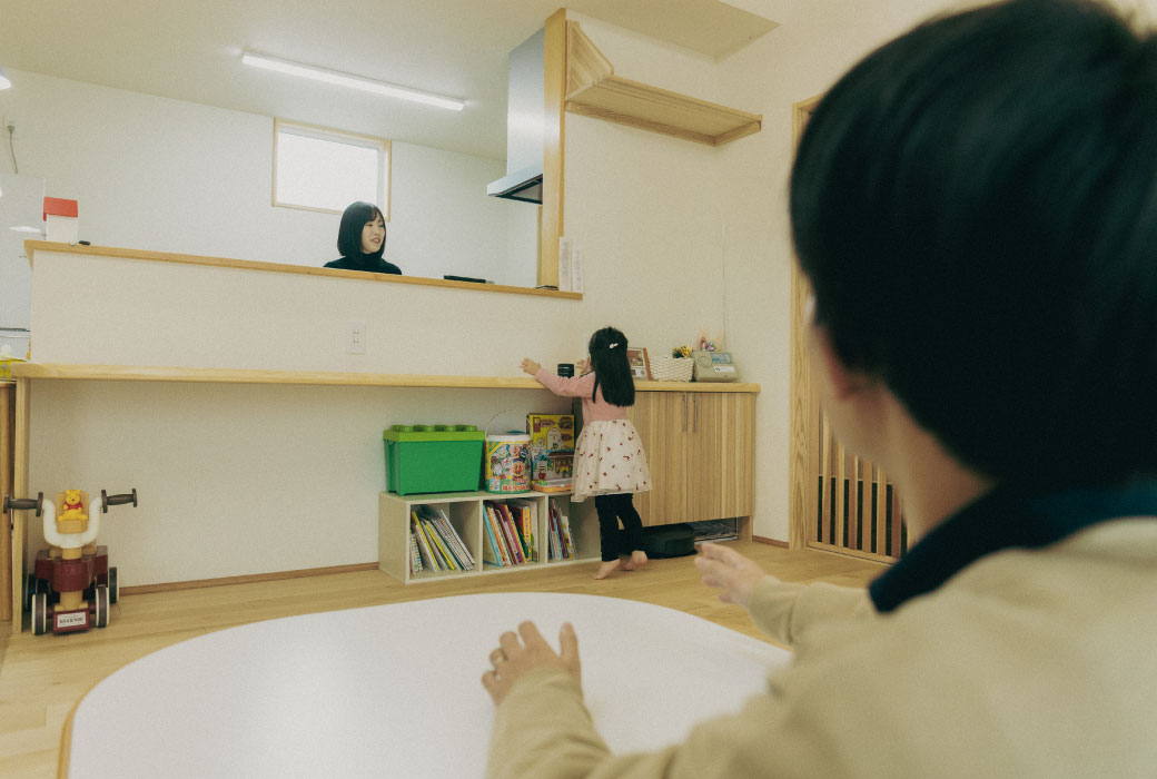 さんかく屋根の和テイストな家