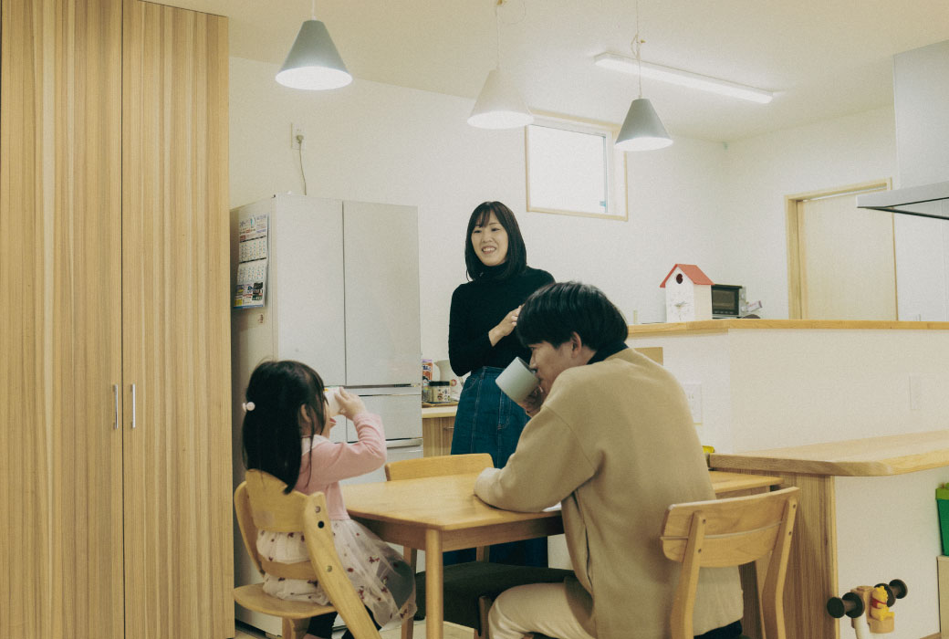 さんかく屋根の和テイストな家