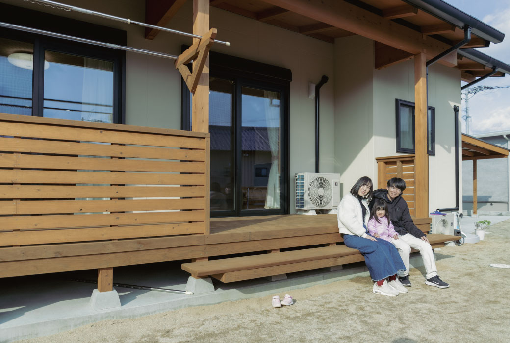 さんかく屋根の和テイストな家