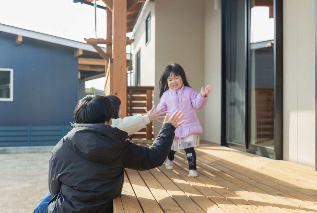 さんかく屋根の和テイストな家