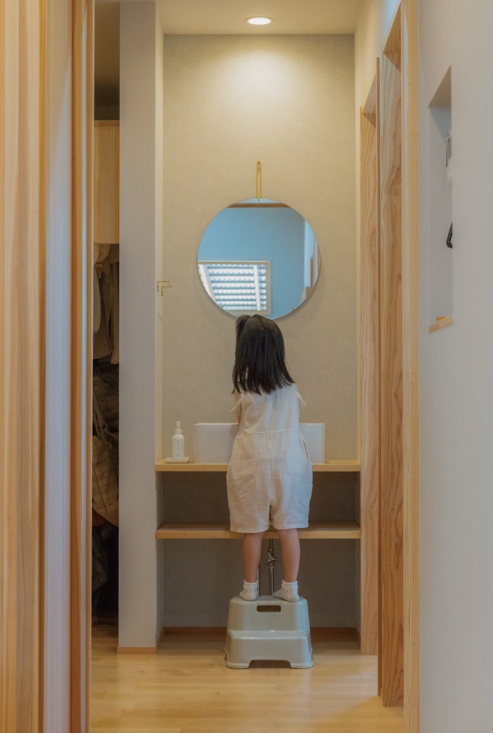 大人グレージュなナチュラルモダンの家