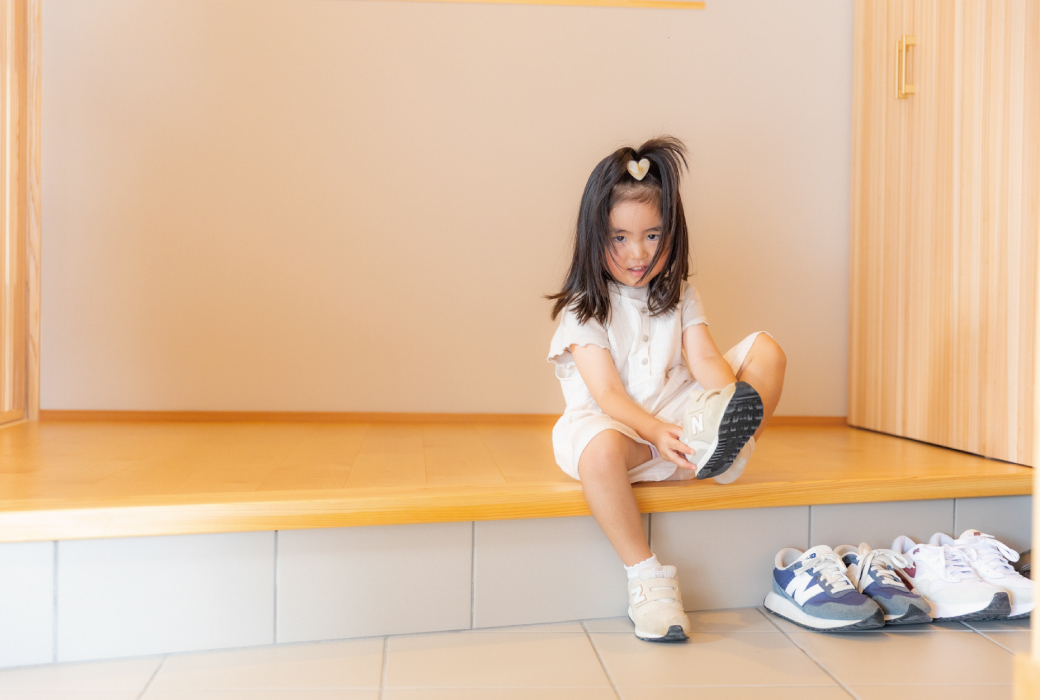 大人グレージュなナチュラルモダンの家