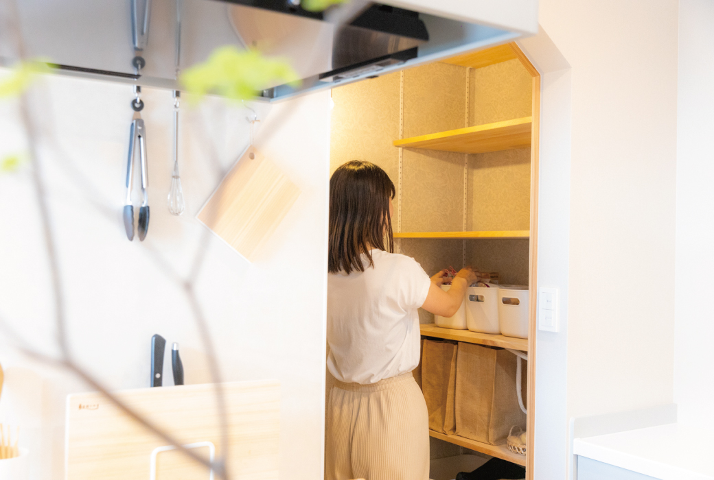 大人グレージュなナチュラルモダンの家