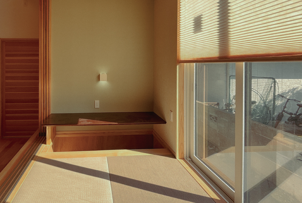 室内には木の家を引き立てる柔らかな光が差し込みます